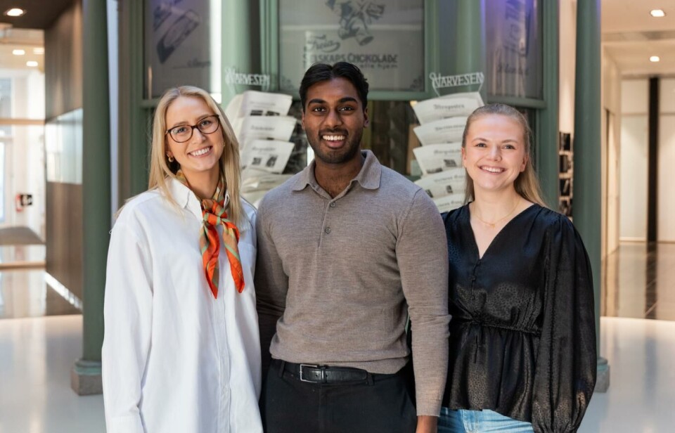 Fra venstre: Helene Stenseth, Mithun Ramesh og Silje Enger er ledertraineer i Reitan Retail. Nå søker konsernet etter flere kandidater til trainee-programmet.
