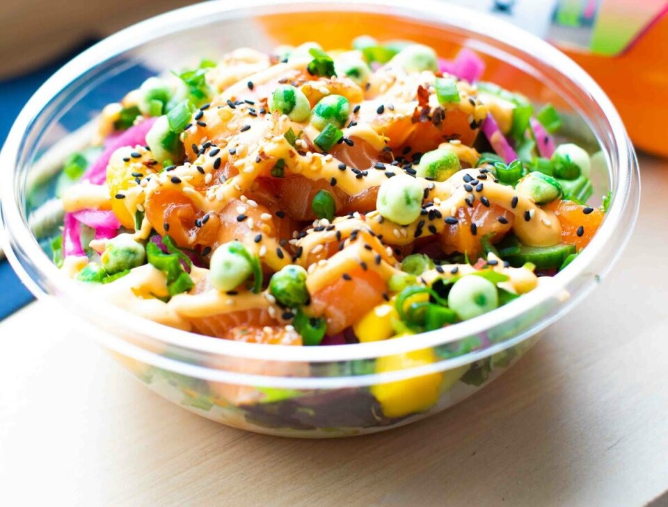 Vinnerretten i 2019 fra Zawai Briskeby: Poke Classic serveres med marinert rå laks, salat, mango agurk, syltet rødløk, vårløk, chilimajones, sesamfrø, wasabinøtter. Kunden velger selv ris, fullkornsris eller salat som base til retten.