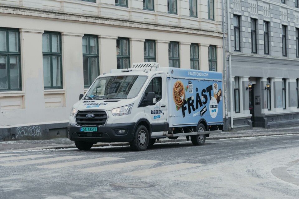 Fra og med nå vil lyden av Isbilens melodi ikke kun bety iskrem rett på døren, men et bredt sortiment av frossenvarer. Foto: Signe Luksengard