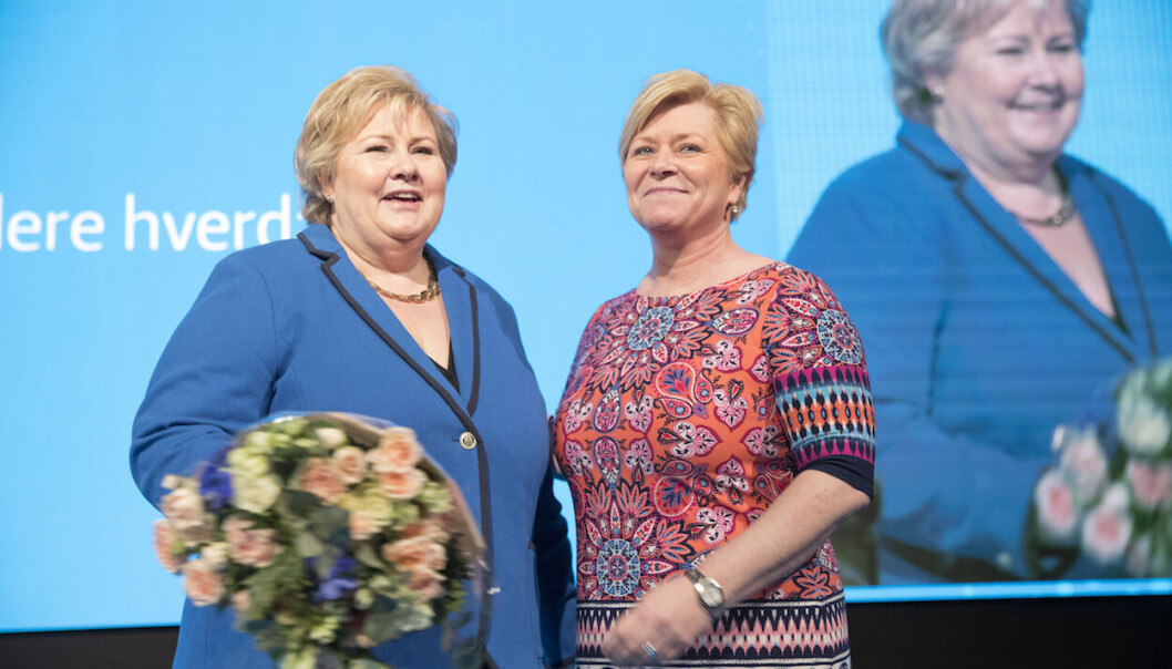 Etter den offisielle åpningsseremonien av Uno-X Åsane. Fra venstre Pål Kårbø, fylkesvaraordfører i Hordaland, Øyvind Leistad, utviklingsdirektør i Enova, Julie Andersland byråd for klima, kultur og næring i Bergen og Ole Johannes Tønnessen daglig leder i Uno-X Norge. Foto: Cecilie Bannow Etter den offisielle åpningsseremonien av Uno-X Åsane. Fra venstre Pål Kårbø, fylkesvaraordfører i Hordaland, Øyvind Leistad, utviklingsdirektør i Enova, Julie Andersland byråd for klima, kultur og næring i Bergen og Ole Johannes Tønnessen daglig leder i Uno-X Norge. Foto: Cecilie Bannow